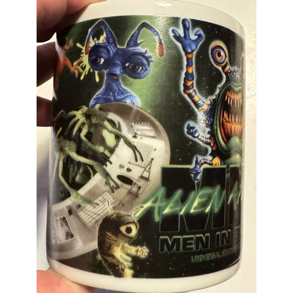 MIB Men In Black Alien Attack 2006 Graphic Sci-Fi Coffee Mug MINTY - Picture 4 of 7